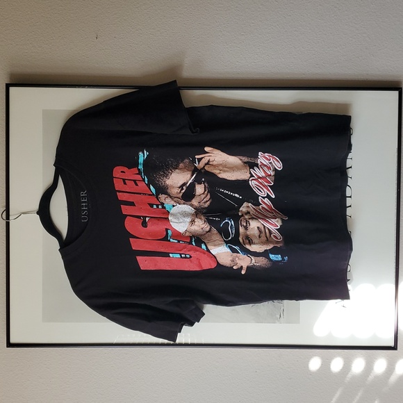 Usher - Picture 2 of 2